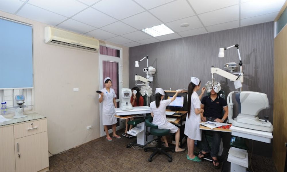 Phòng khám và hệ thống thiết bị nhãn khoa tại Bệnh viện Mắt Quốc tế DND
