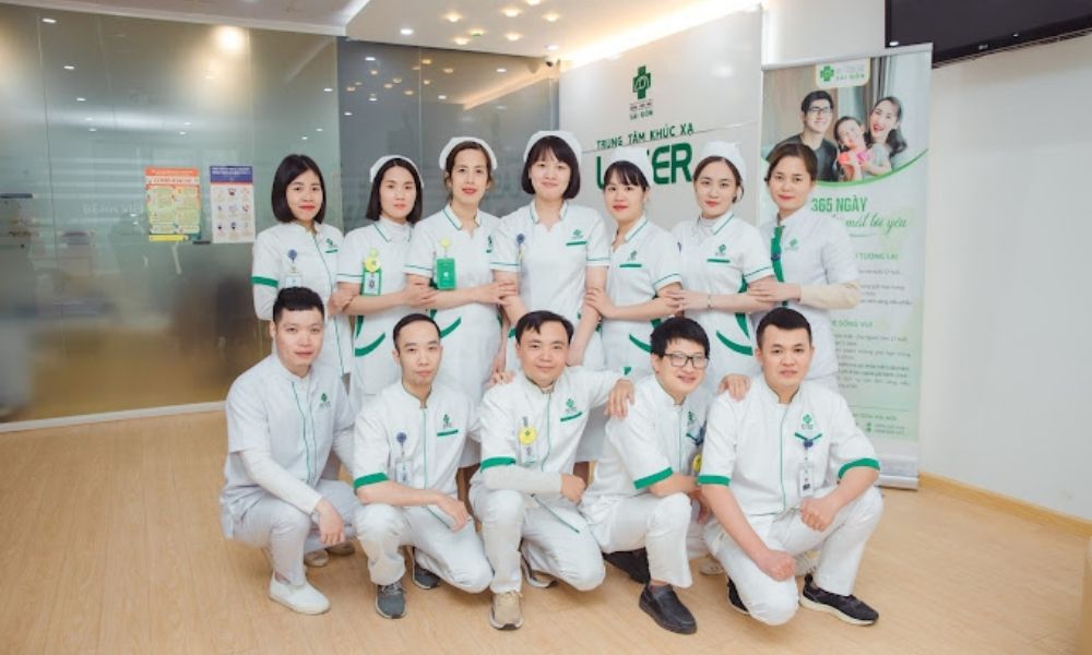 doi-ngu-bac-si-benh-vien-mat-sai-gon-ha-noi-77-nguyen-du